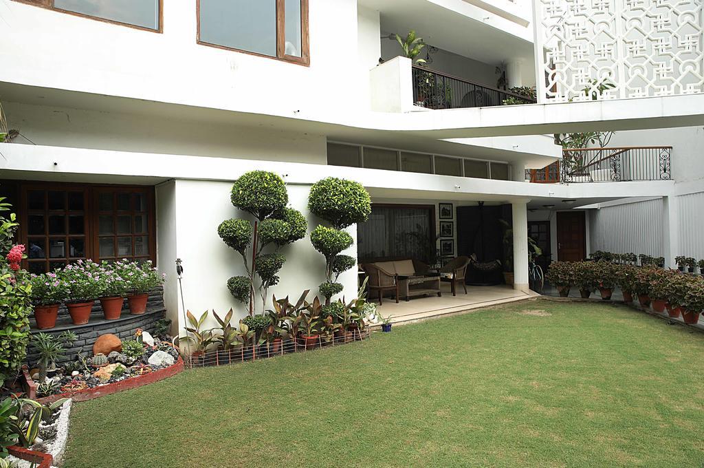 Ahuja Residency Golf Links Hotel New Delhi Bagian luar foto