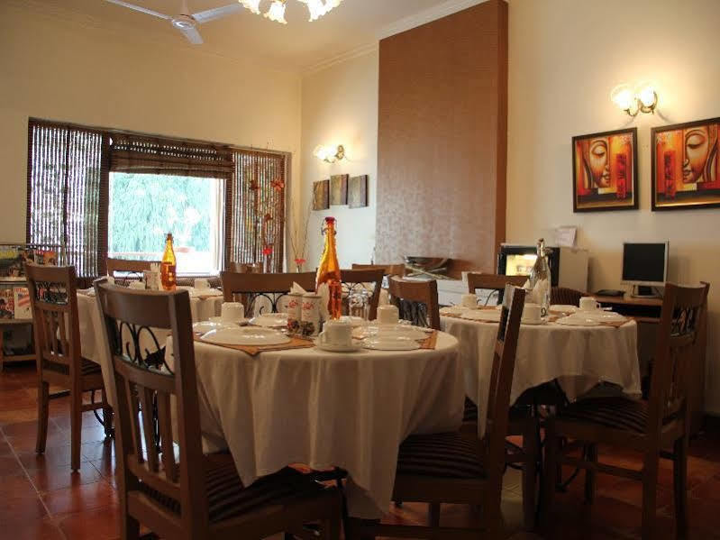 Ahuja Residency Golf Links Hotel New Delhi Bagian luar foto