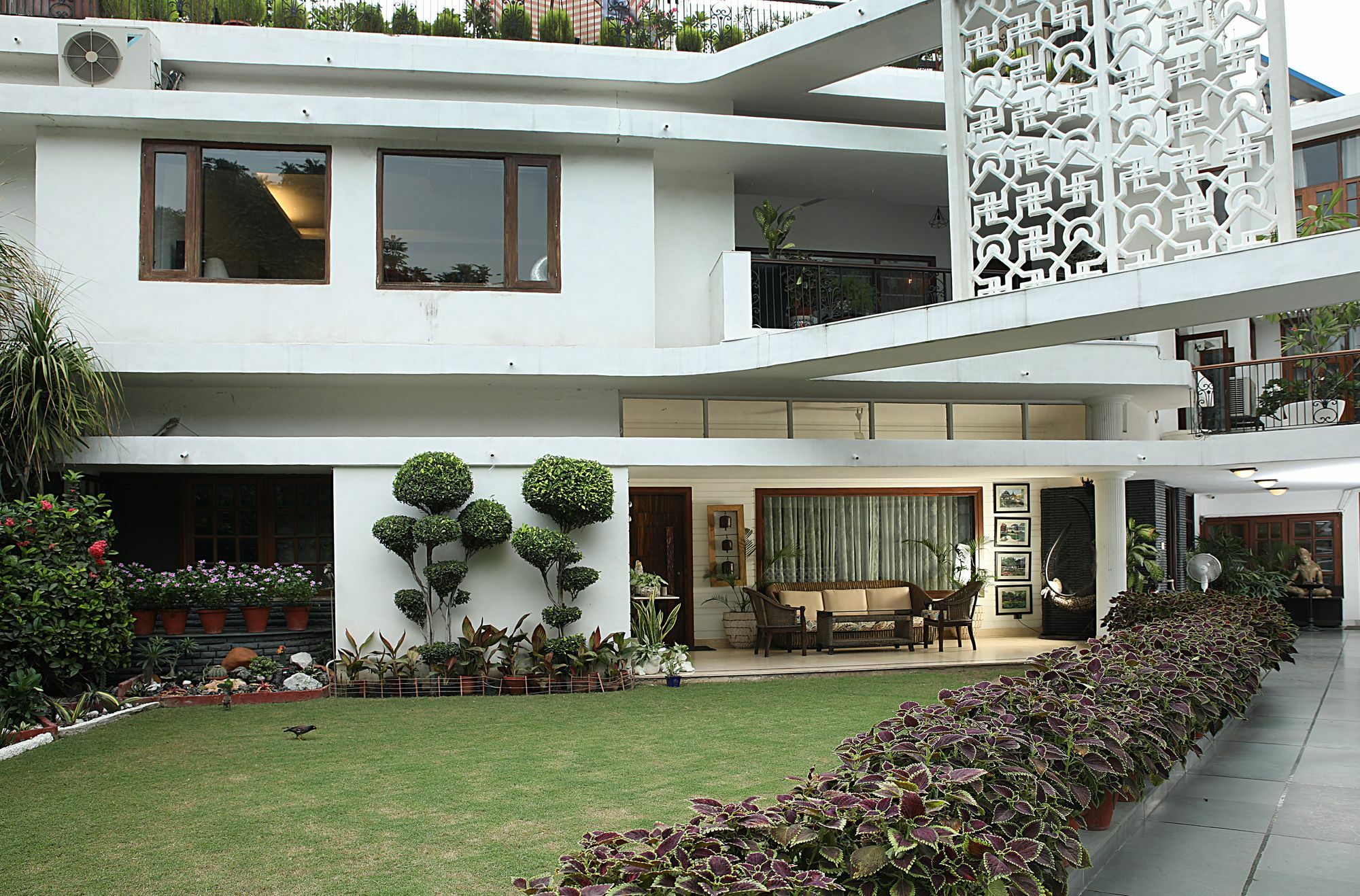 Ahuja Residency Golf Links Hotel New Delhi Bagian luar foto