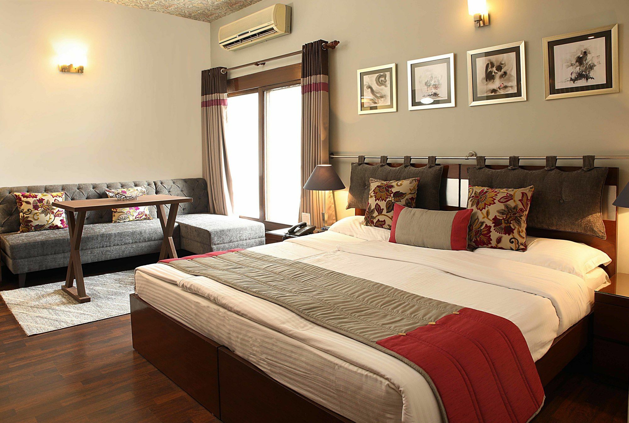 Ahuja Residency Golf Links Hotel New Delhi Bagian luar foto